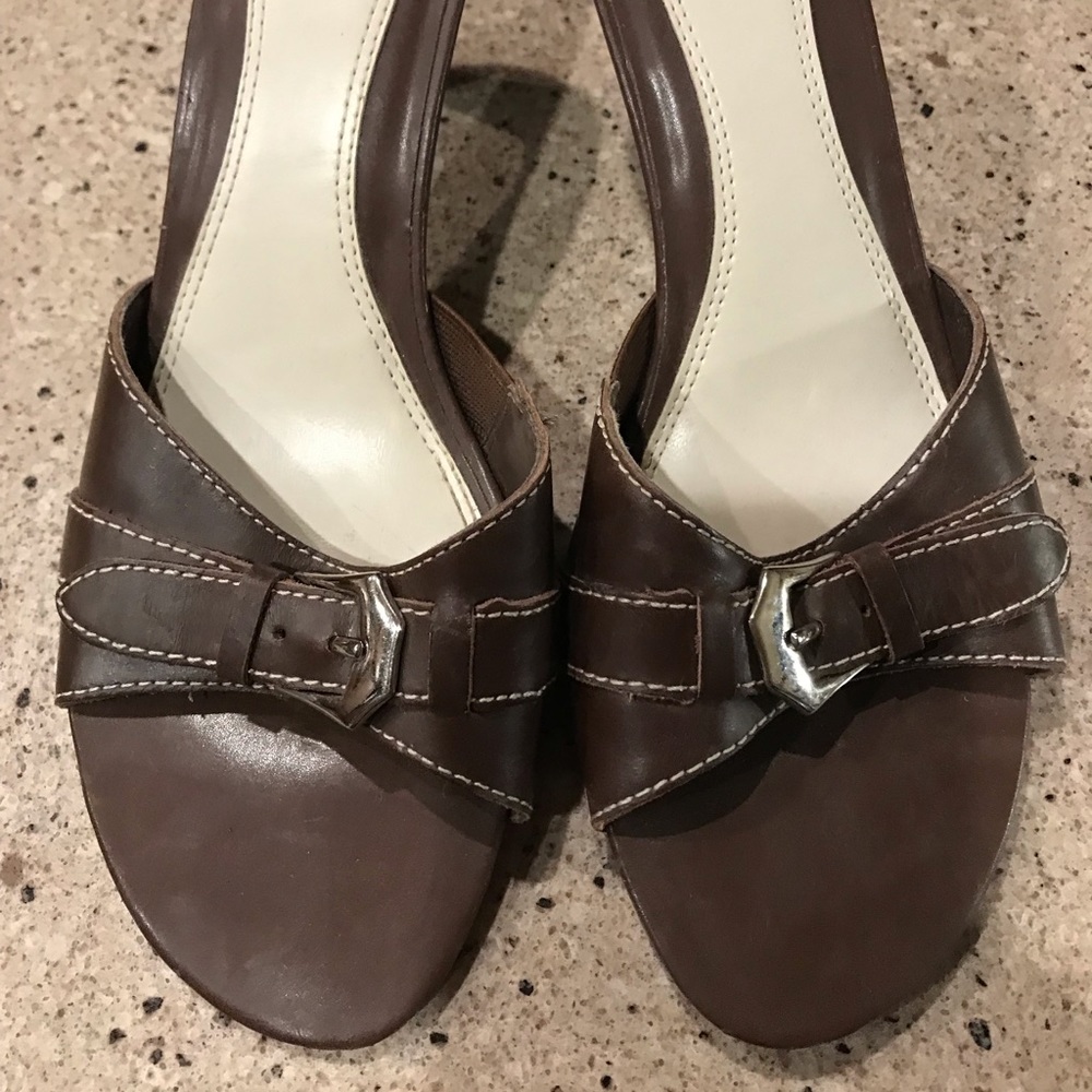 Merona Brown Buckle Kitten Heeled Sandals Size 9